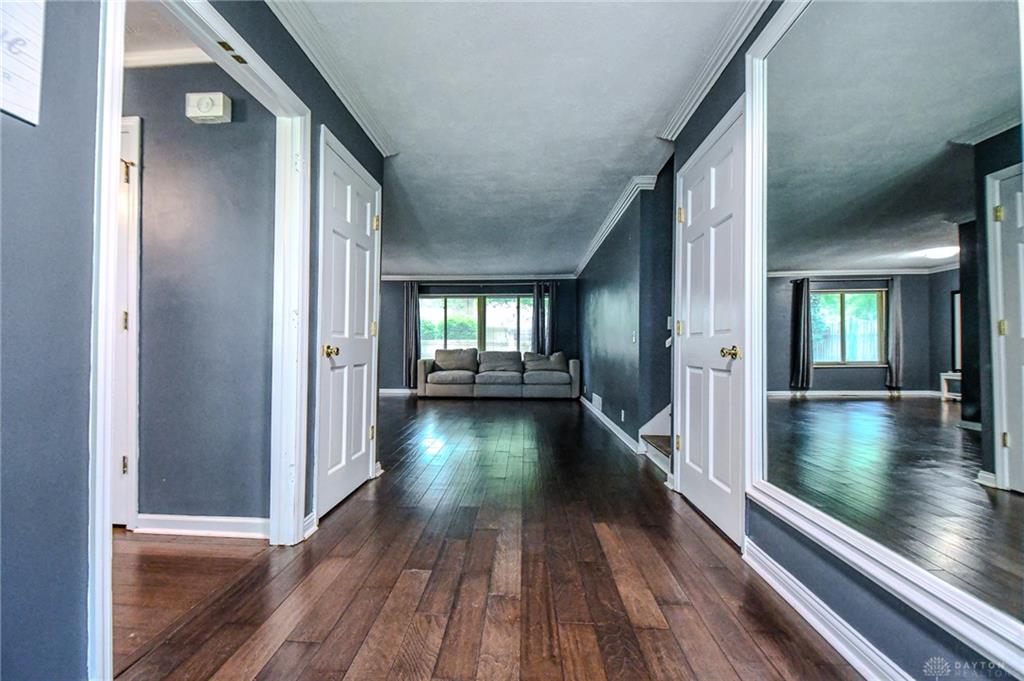 2425 Westlawn Property Photo 7
