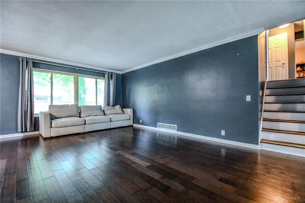 2425 Westlawn Property Photo 10