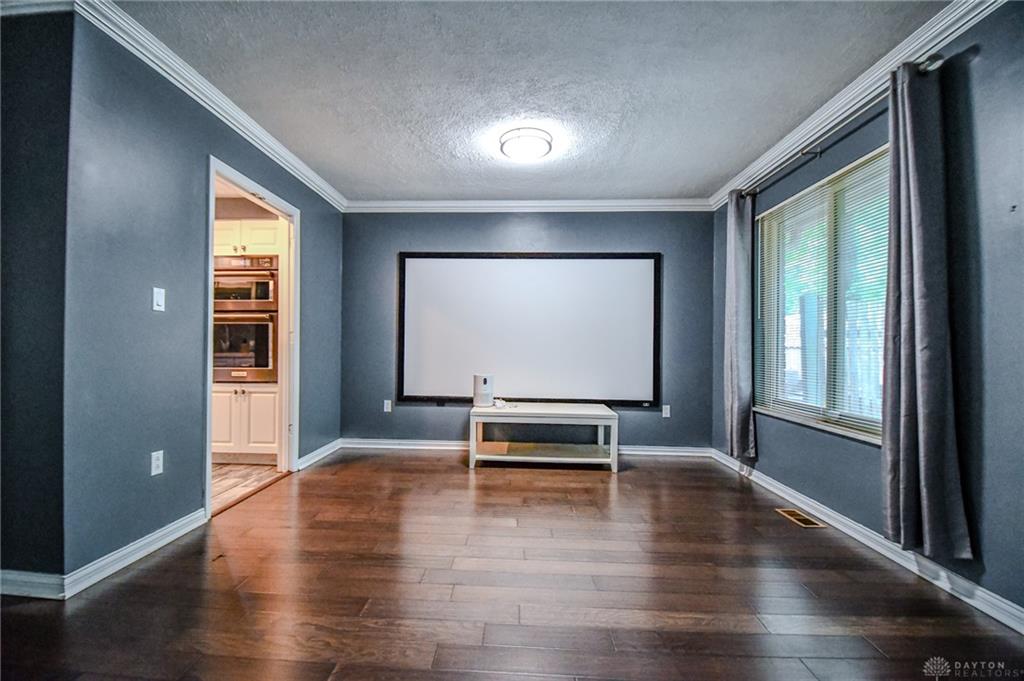 2425 Westlawn Property Photo 11