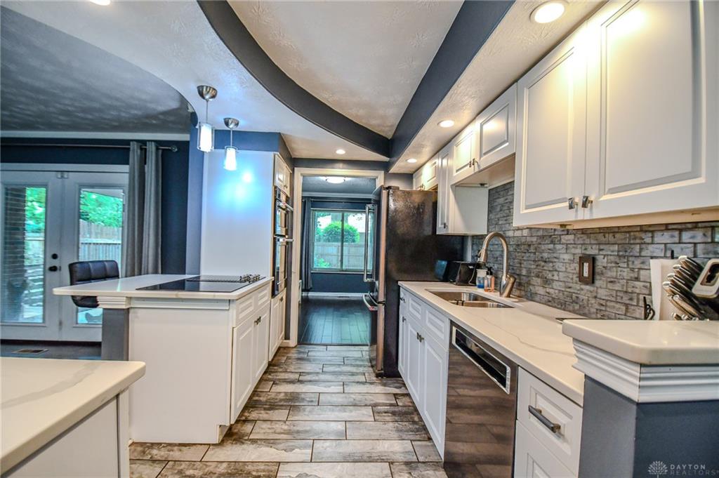 2425 Westlawn Property Photo 14