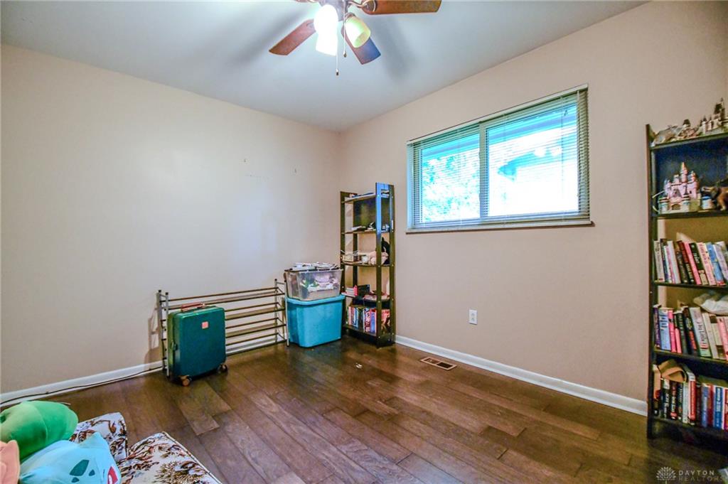 2425 Westlawn Property Photo 32