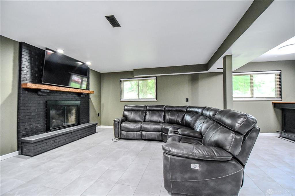 2425 Westlawn Property Photo 35