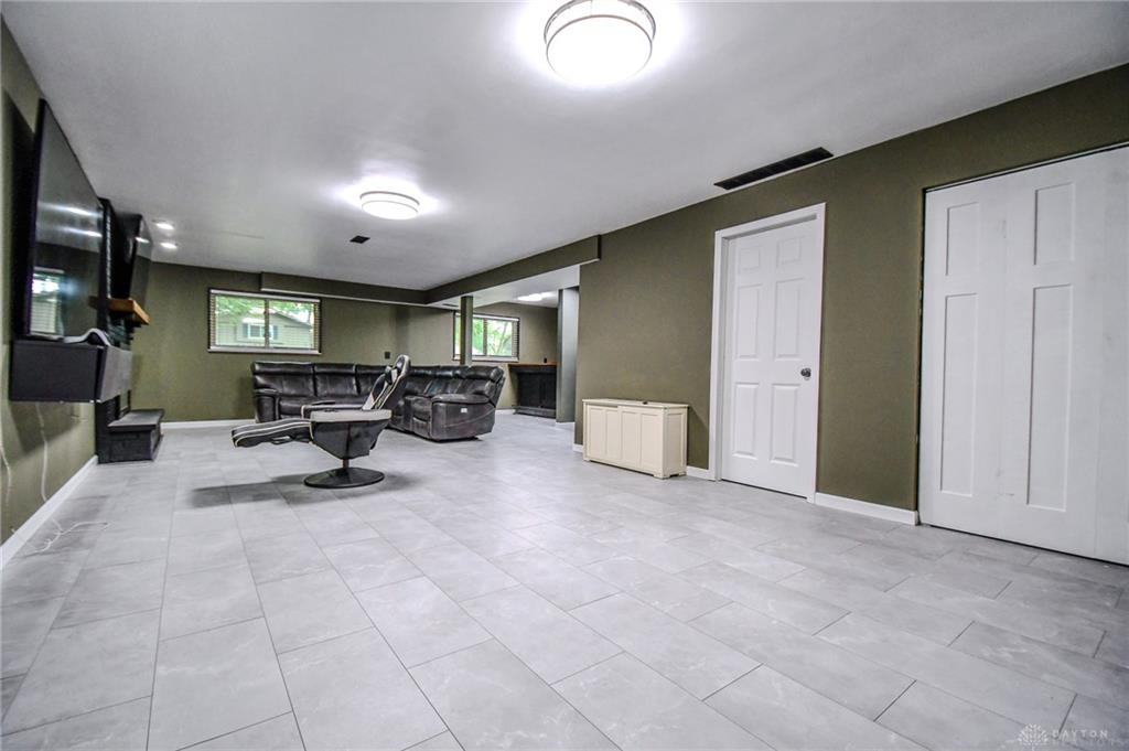 2425 Westlawn Property Photo 39