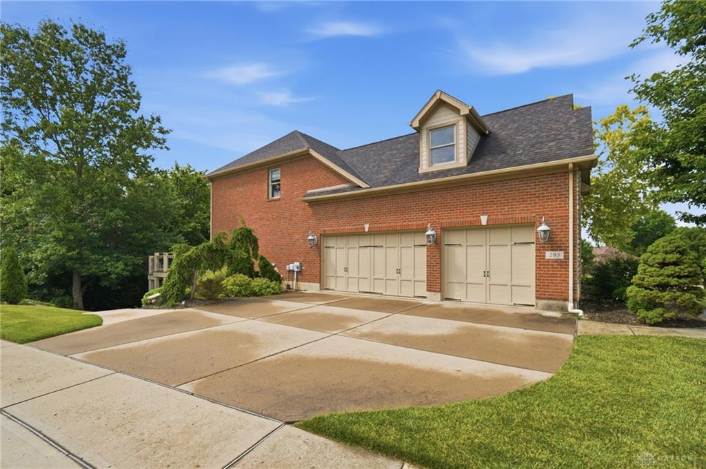 295 N Hills Property Photo 4
