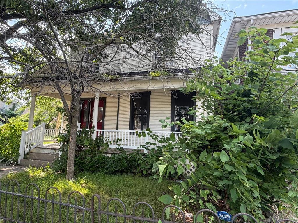 23 E Parkwood Property Photo 1