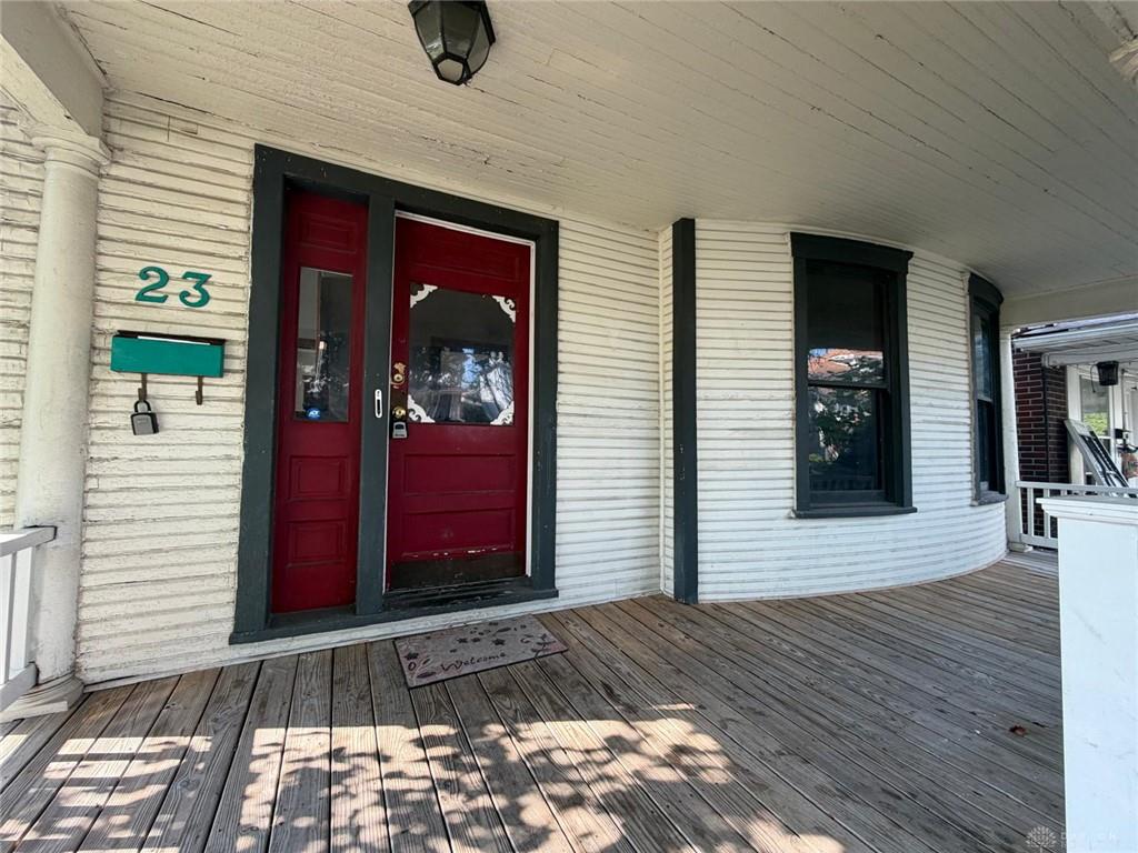 23 E Parkwood Property Photo 3