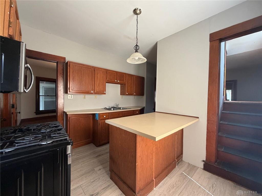 23 E Parkwood Property Photo 4