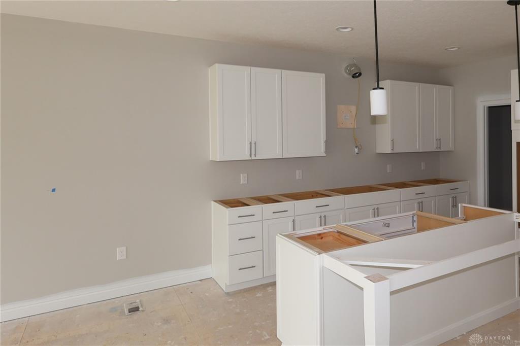 586 Goldfinch Property Photo 3