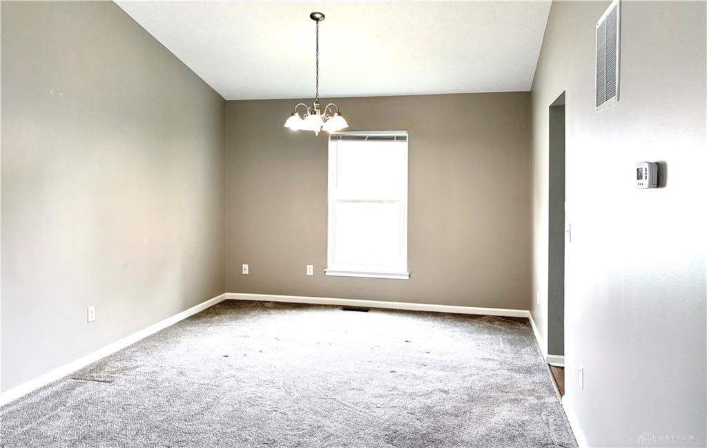 2350 Queensway Property Photo 5