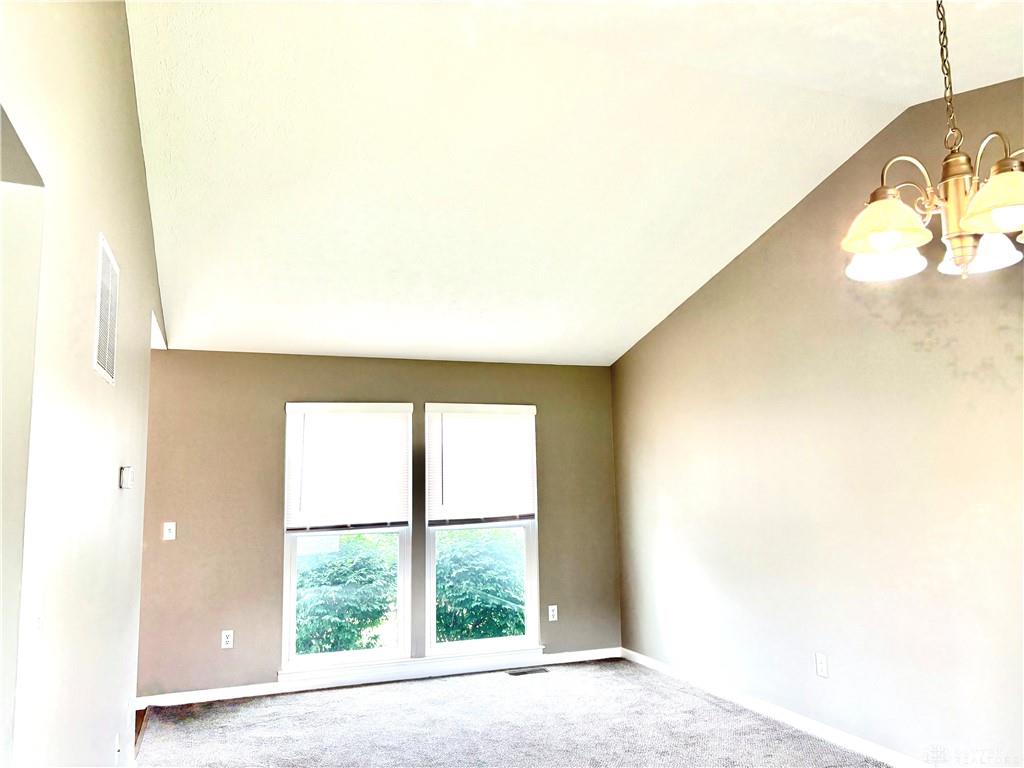 2350 Queensway Property Photo 6