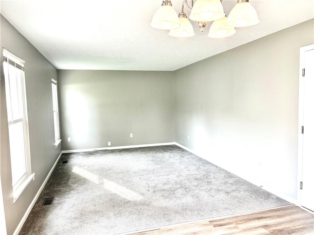 2350 Queensway Property Photo 9
