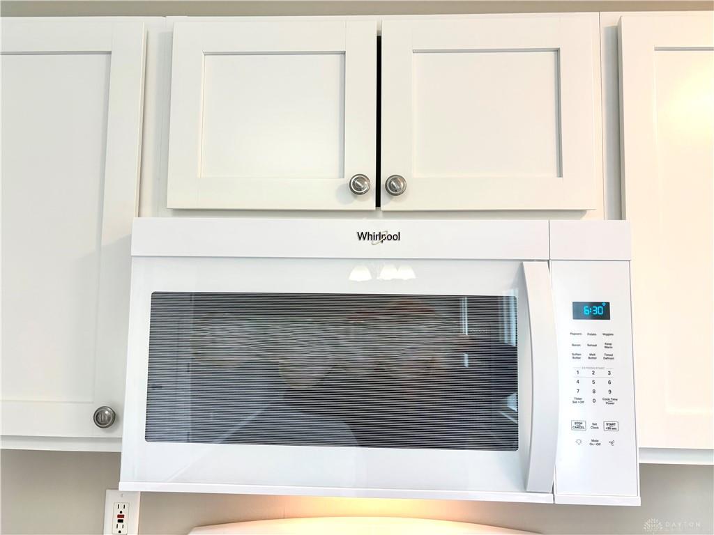 2350 Queensway Property Photo 11