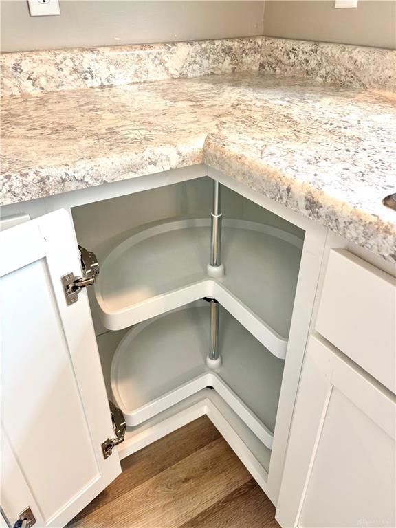 2350 Queensway Property Photo 12
