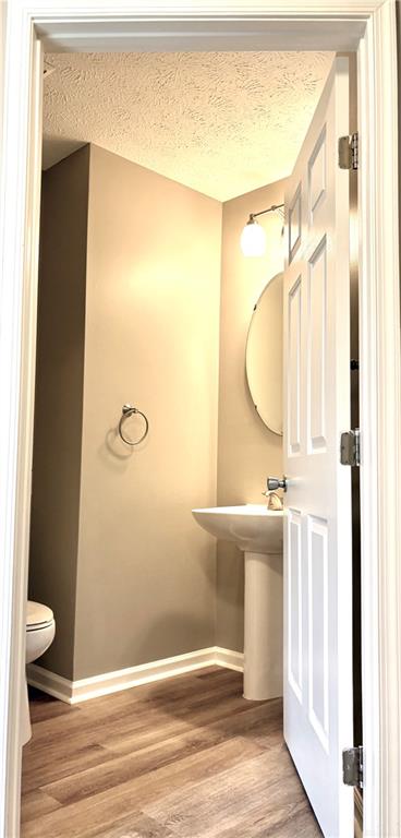 2350 Queensway Property Photo 14