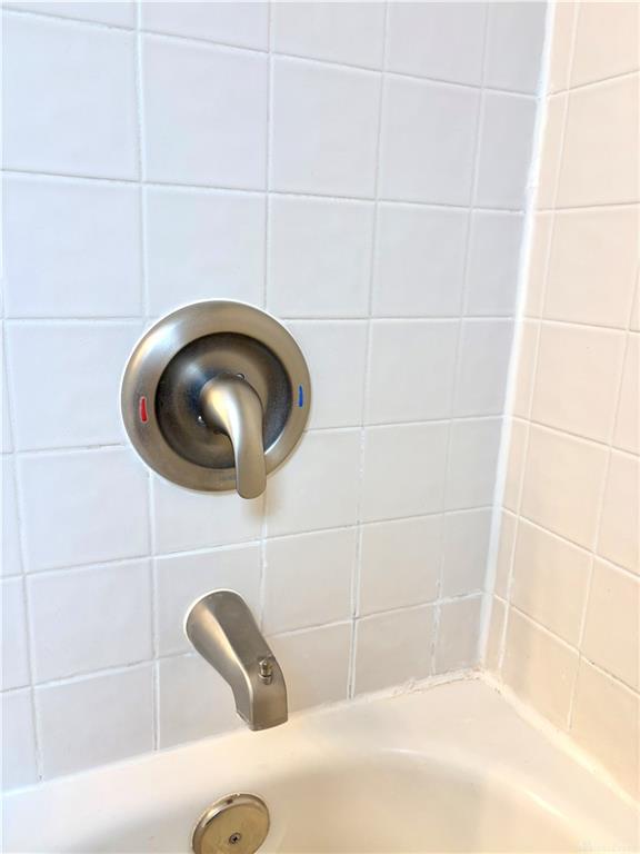 2350 Queensway Property Photo 17