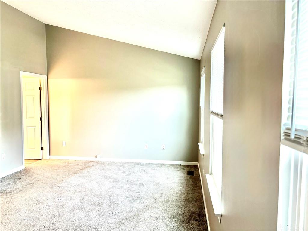 2350 Queensway Property Photo 19