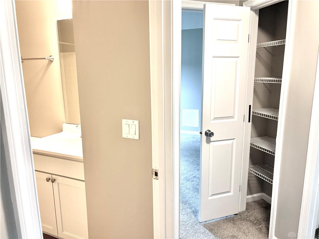 2350 Queensway Property Photo 21