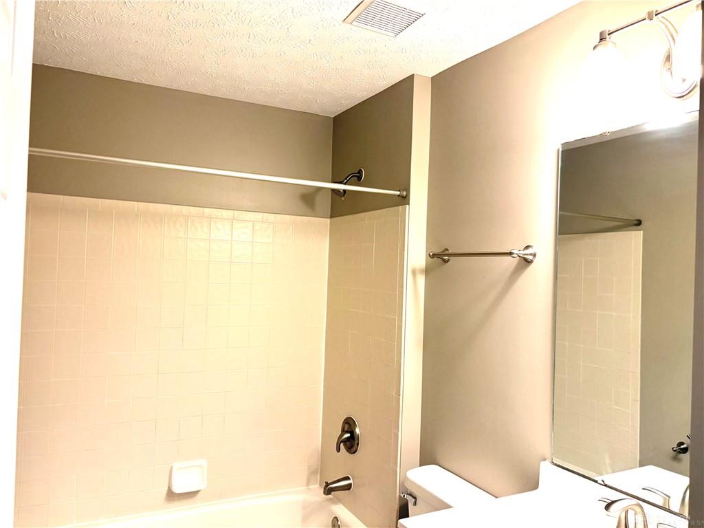 2350 Queensway Property Photo 22