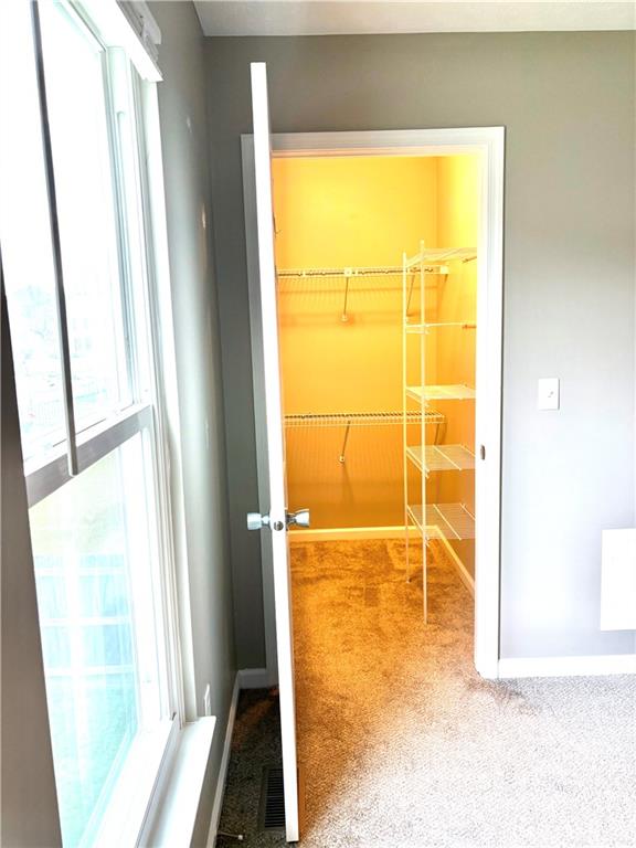 2350 Queensway Property Photo 25