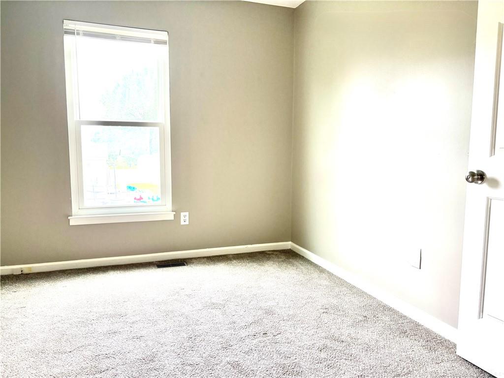 2350 Queensway Property Photo 27
