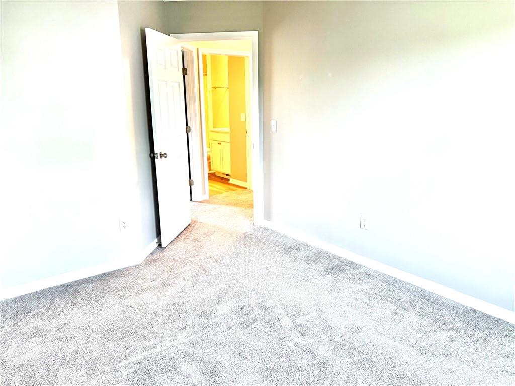 2350 Queensway Property Photo 29