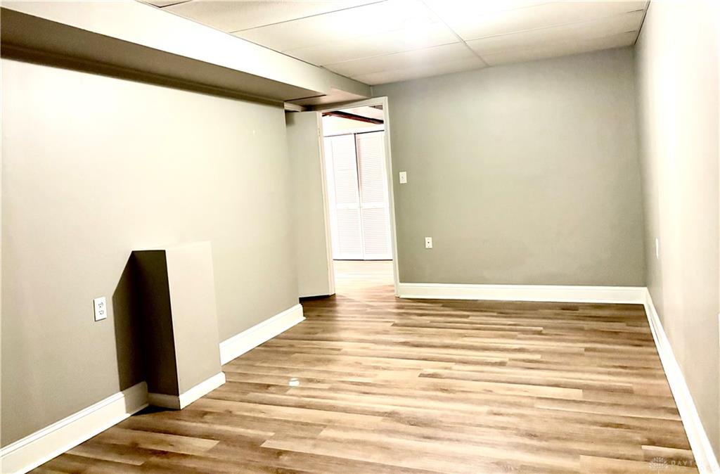 2350 Queensway Property Photo 31
