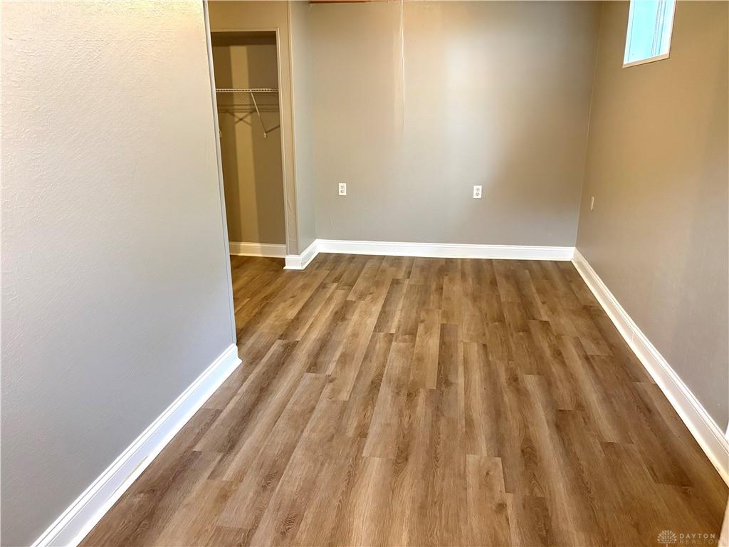 2350 Queensway Property Photo 36