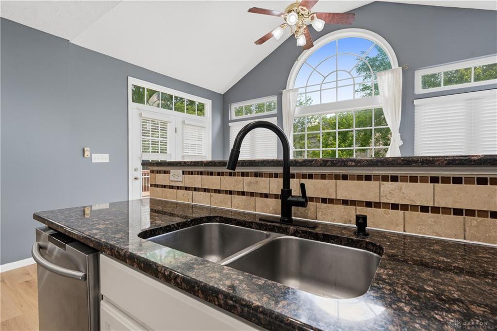 9120 Surrey Gate Property Photo 6