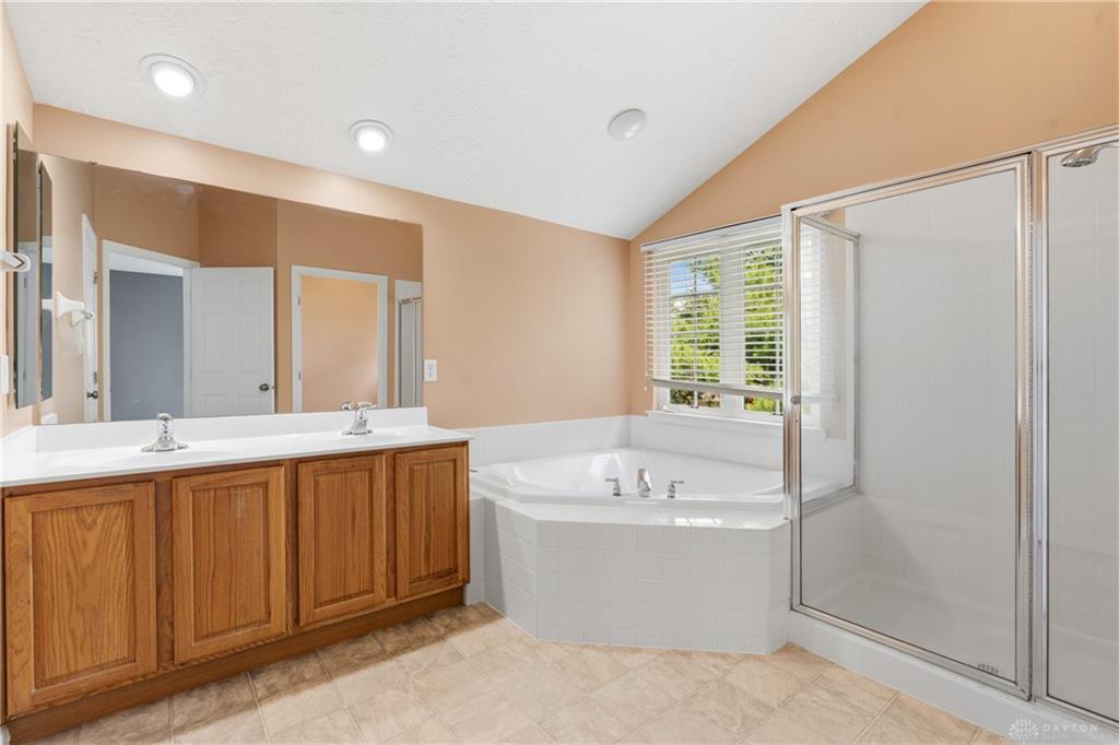 9120 Surrey Gate Property Photo 27