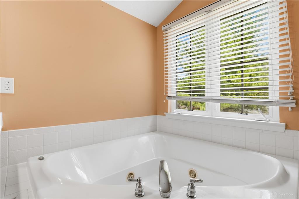 9120 Surrey Gate Property Photo 28