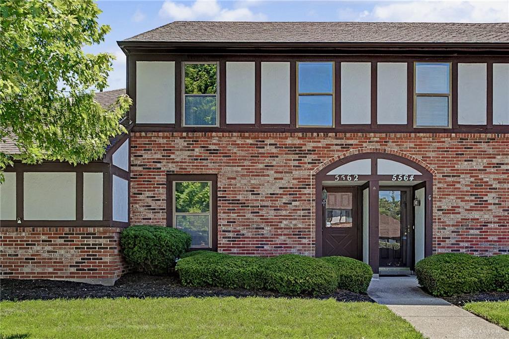 5562 Cobblegate Property Photo 1