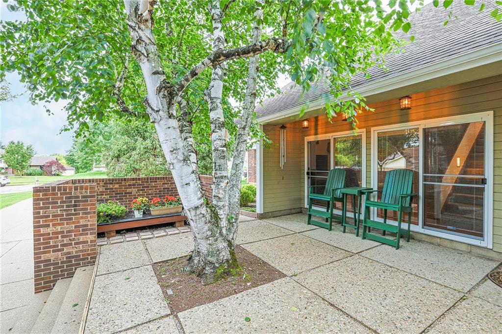 9040 S Normandy Property Photo 4