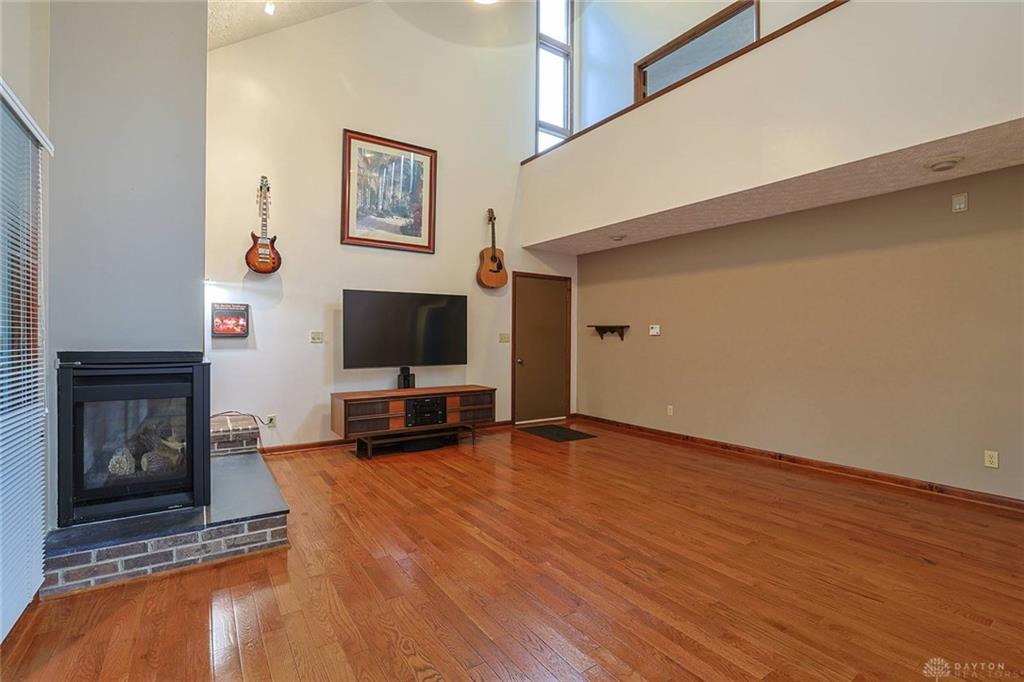 9040 S Normandy Property Photo 5