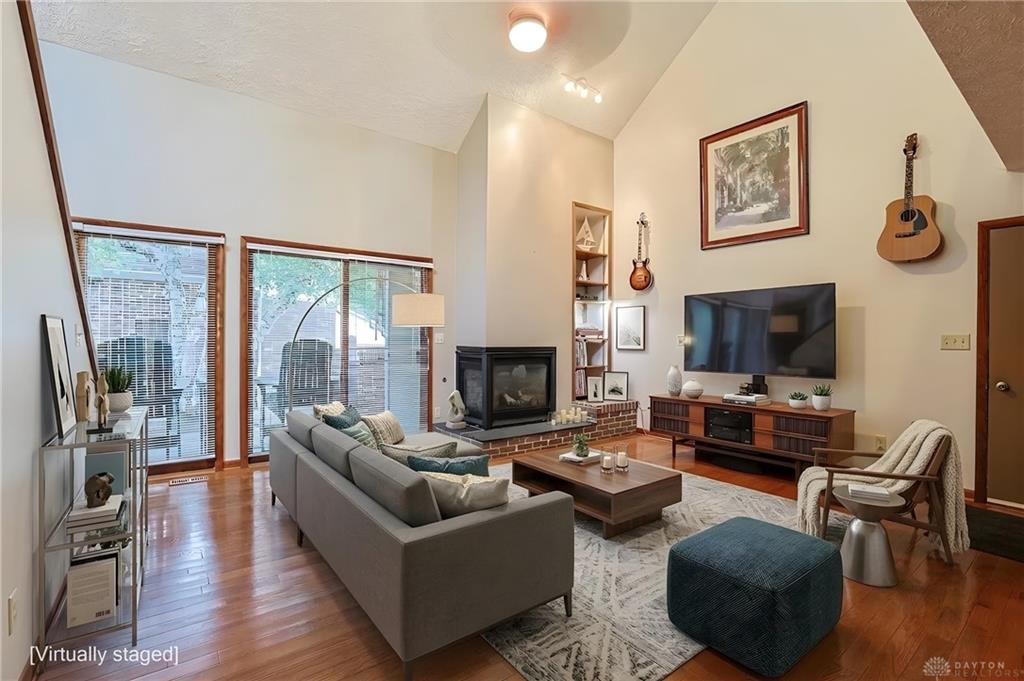 9040 S Normandy Property Photo 6