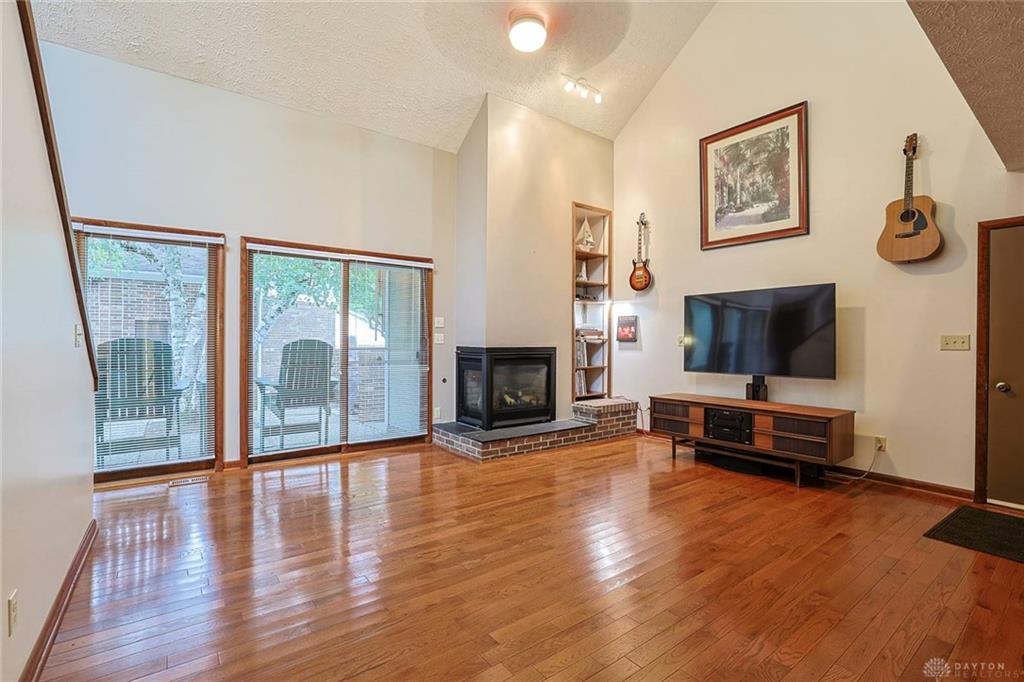 9040 S Normandy Property Photo 7