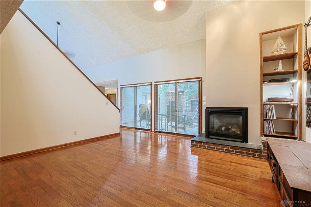 9040 S Normandy Property Photo 8