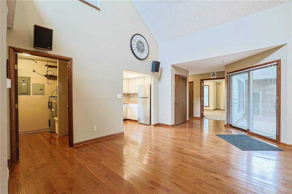9040 S Normandy Property Photo 17