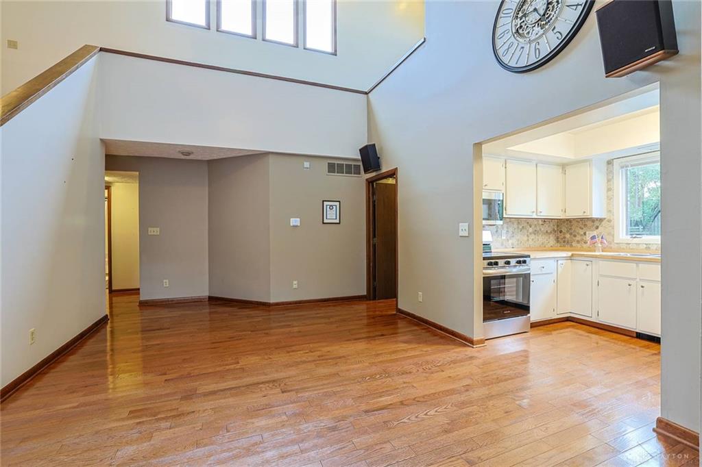 9040 S Normandy Property Photo 19