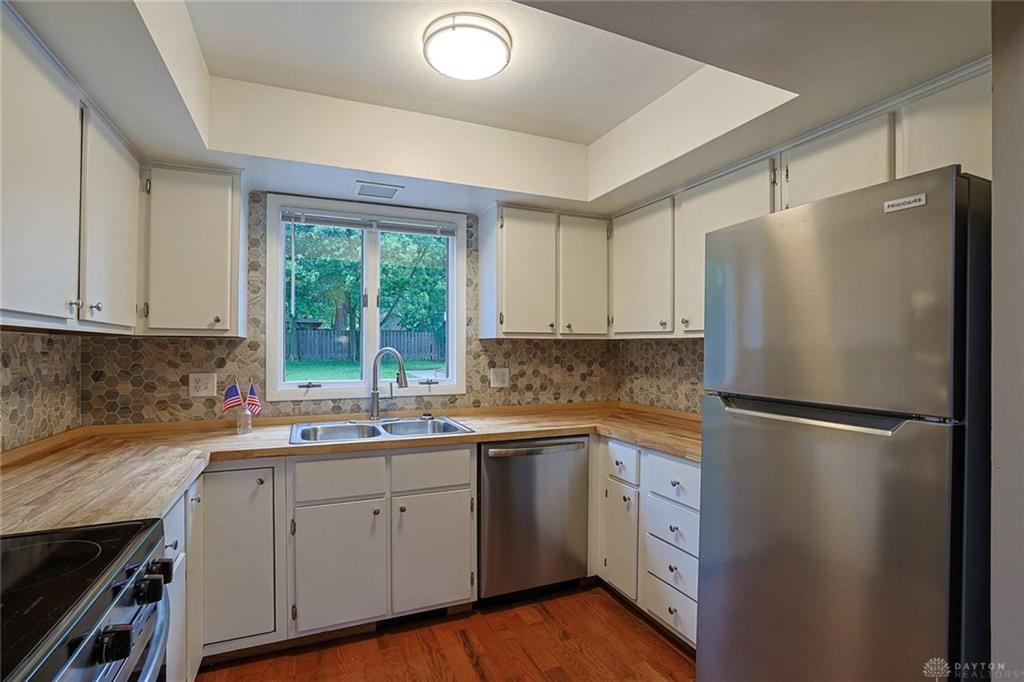 9040 S Normandy Property Photo 21