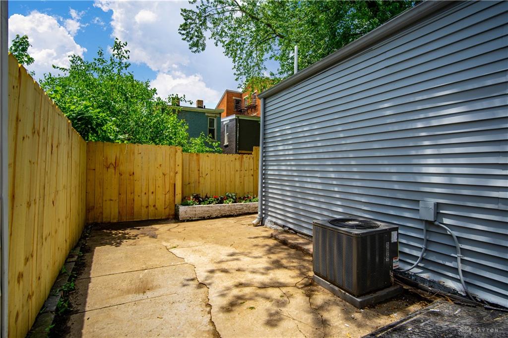 913 Charlotte Property Photo 31