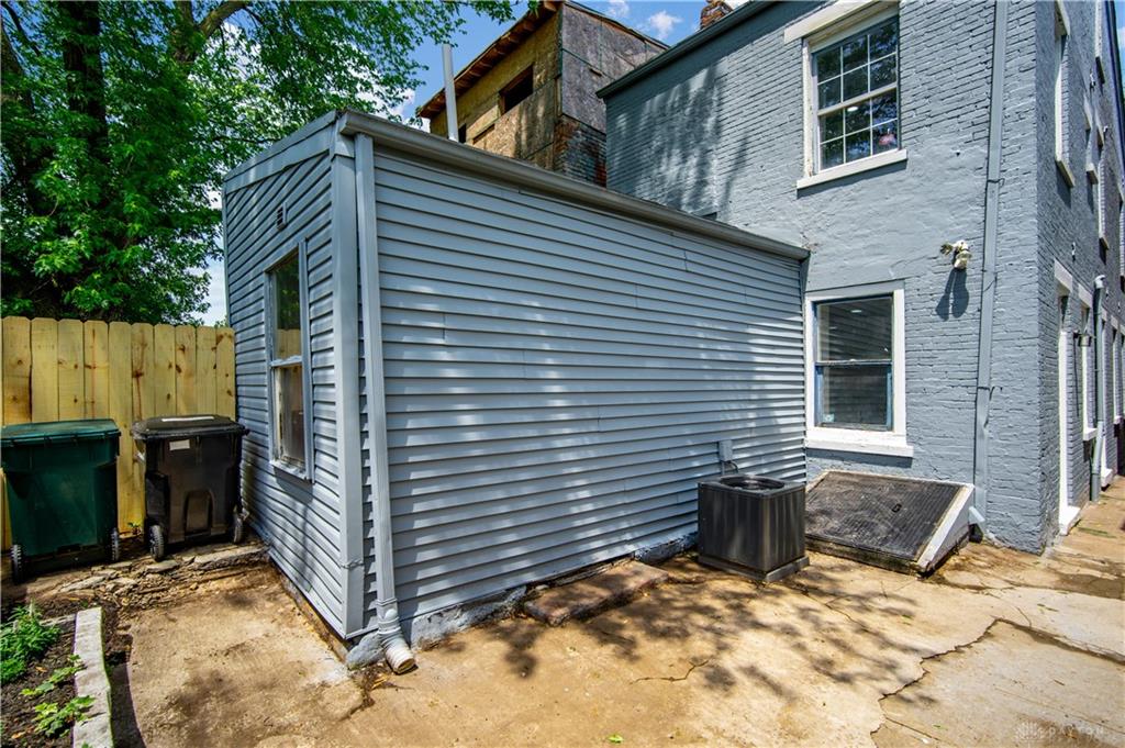 913 Charlotte Property Photo 33