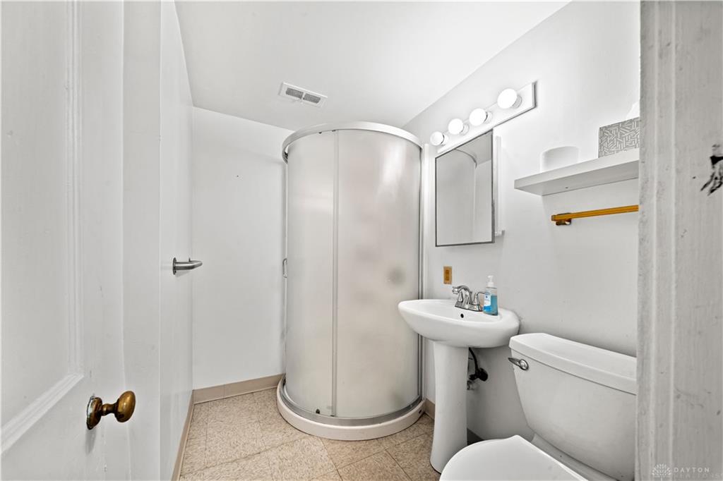 2101 Central Property Photo 9