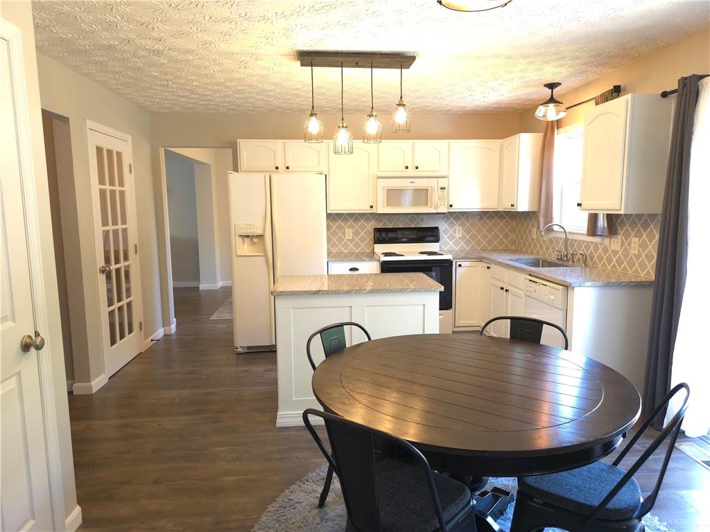 4410 Longmeadow Property Photo 8