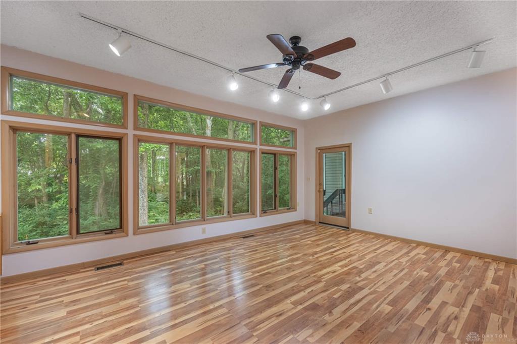 6584 Stillcrest Property Photo 5