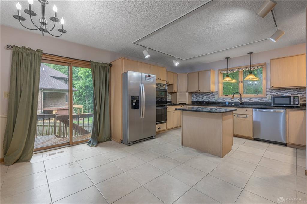 6584 Stillcrest Property Photo 7