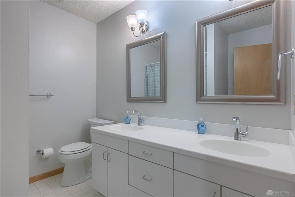 6584 Stillcrest Property Photo 28