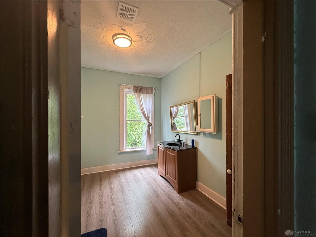 57 S Torrence Property Photo 24