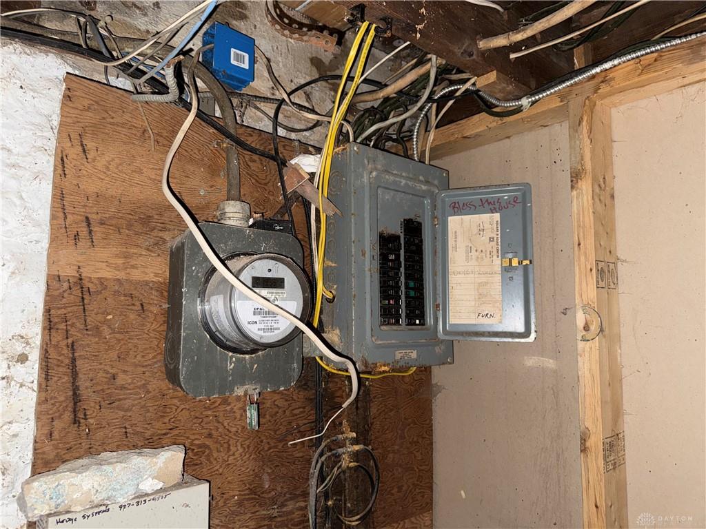 57 S Torrence Property Photo 32