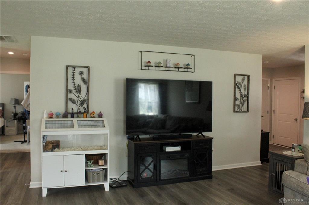 5901 Cresting Property Photo 34
