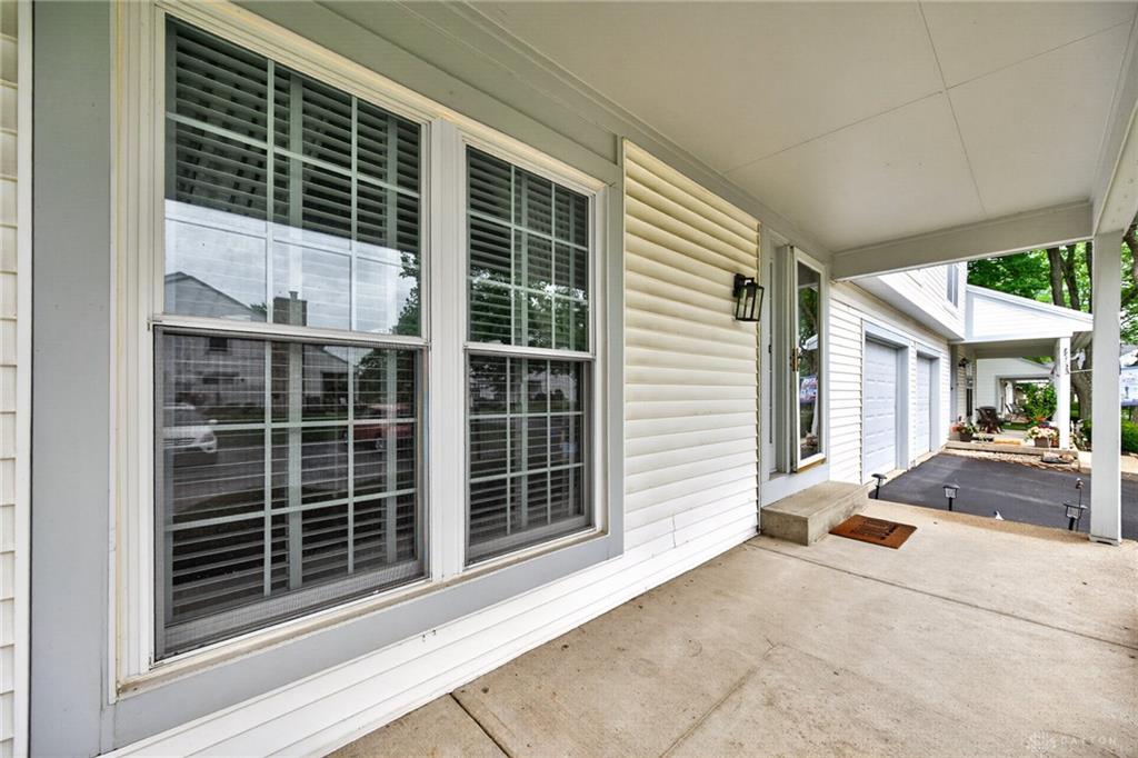 2070 Foxknoll Property Photo 4